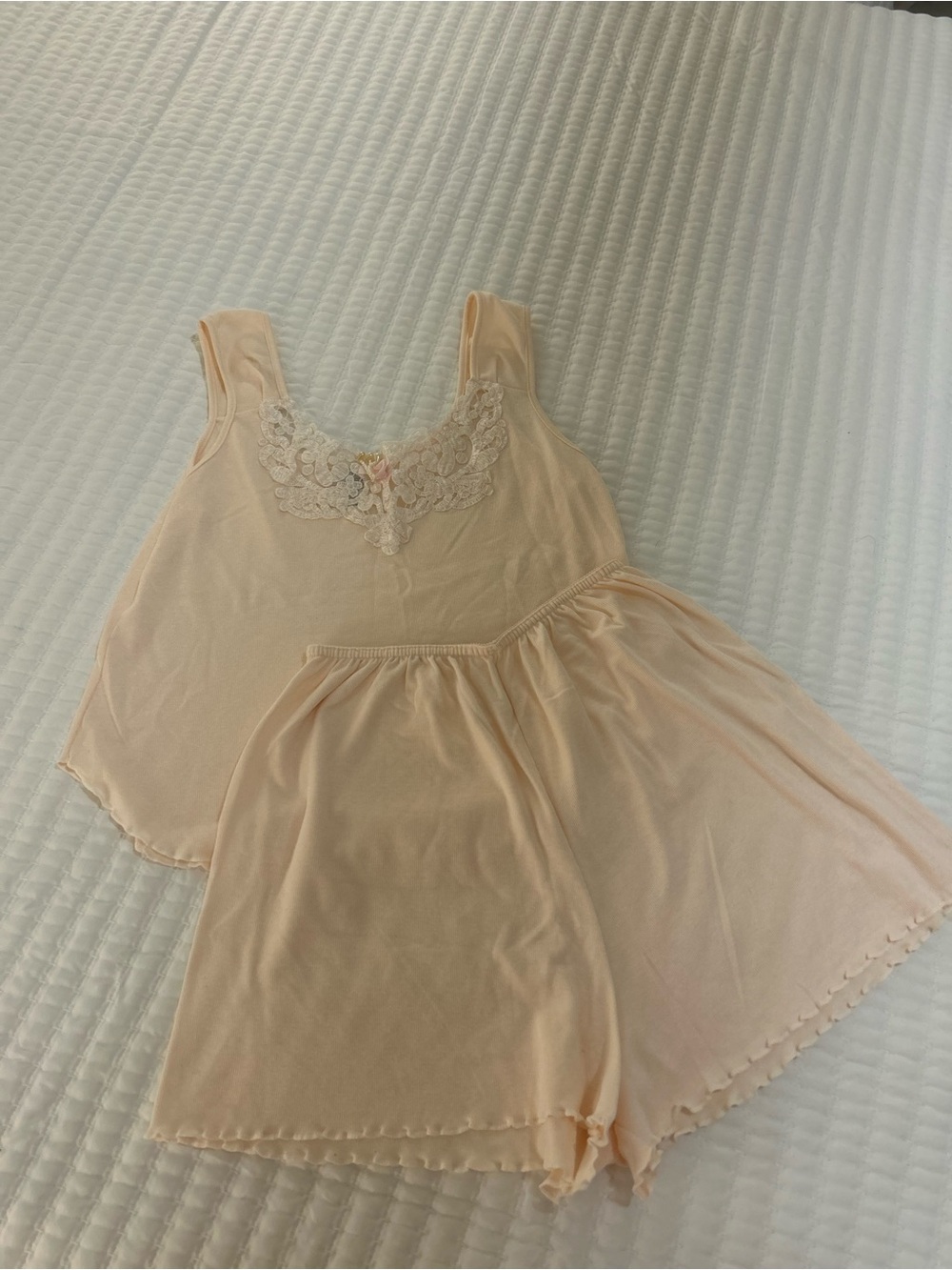 Cinema Exoile Women's Peach Lace-Trim Tank & Shorts Sleep Set. Size M